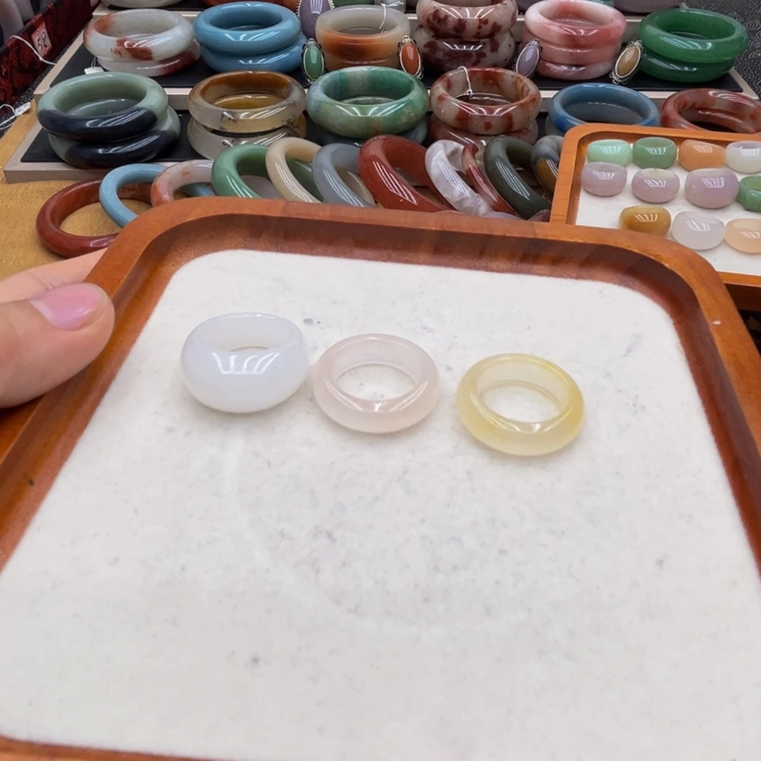 ****y石英质玉未镶嵌圈口齐全