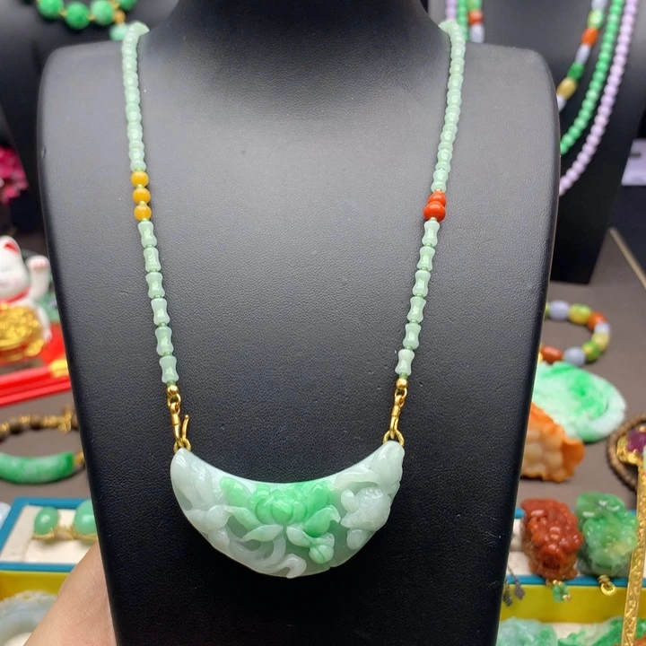 翡翠未镶嵌颈饰翡翠弯弯