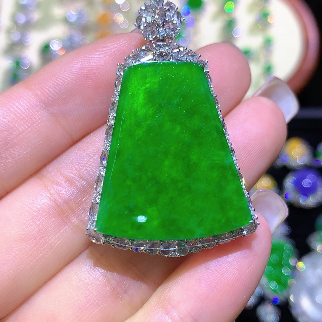 翡翠18K金镶嵌颈饰高冰满绿无事牌一刀切毛衣链