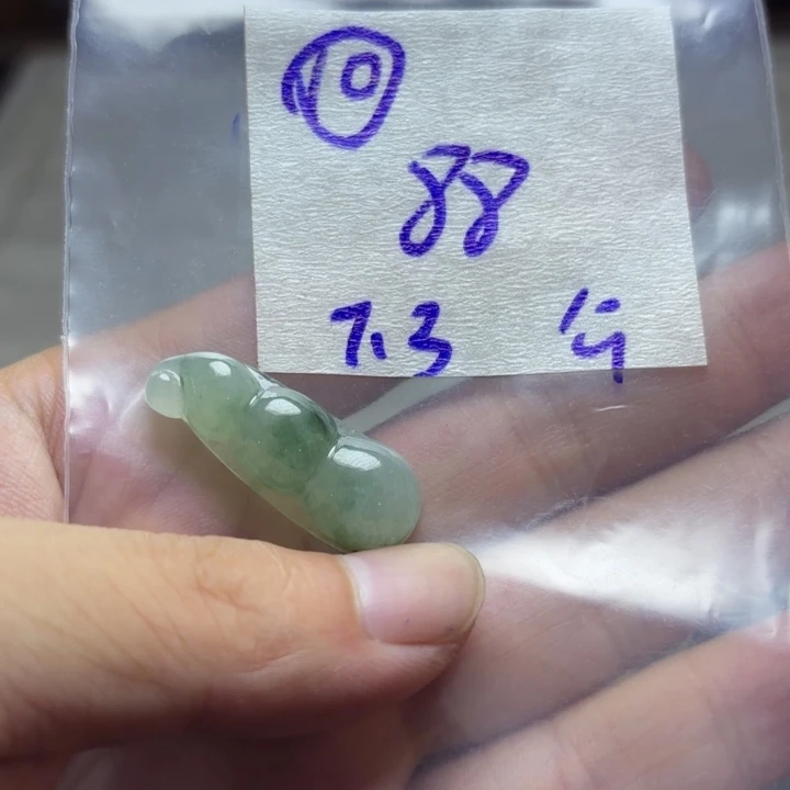 定制翡翠未镶嵌挂件