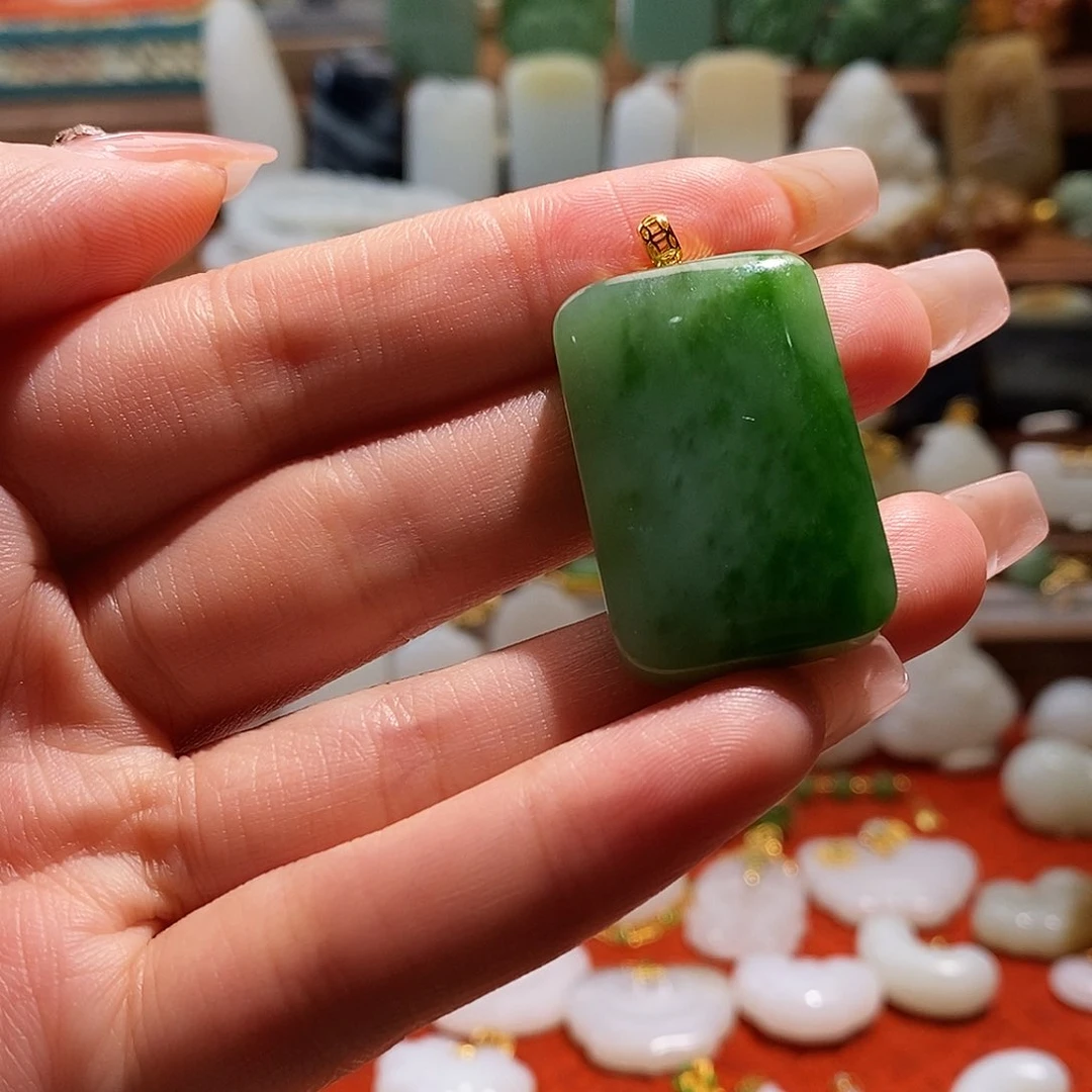 和田玉吊坠(不含链)18K金镶嵌