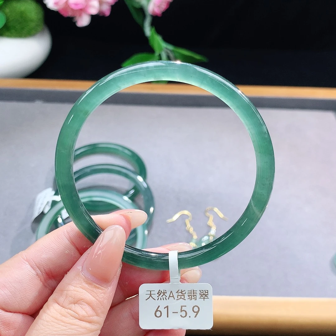 未镶嵌手镯（圆镯）翡翠