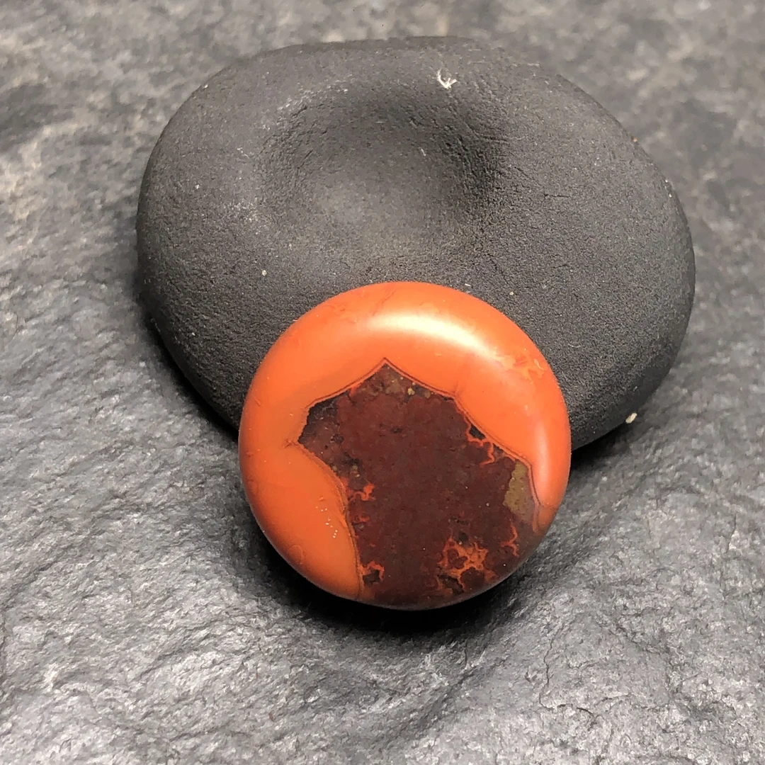 原矿川料南红玛瑙纯手工打磨尺寸16.5x7毫米，无裂
