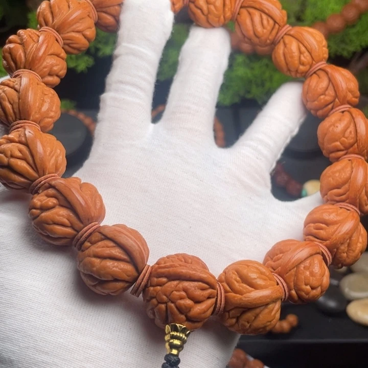 T***l桃核吊坠精品手持