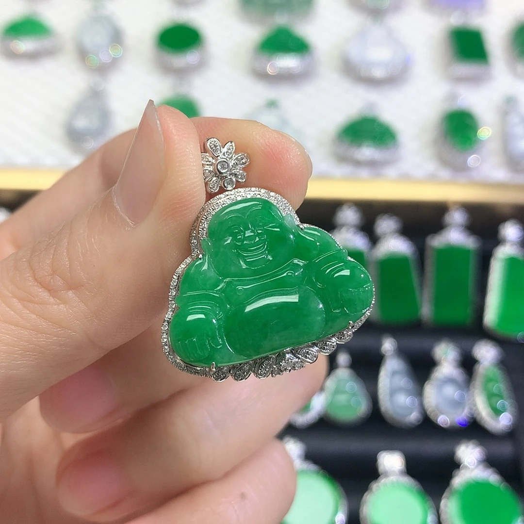 颈饰18K金镶嵌翡翠吊坠