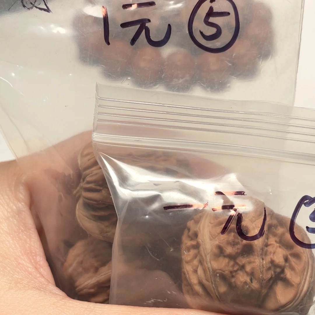 魏***一文玩核桃吊坠任意1元