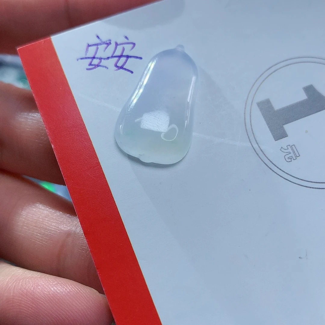 翡翠颈饰未镶嵌天然翡翠高冰瓜