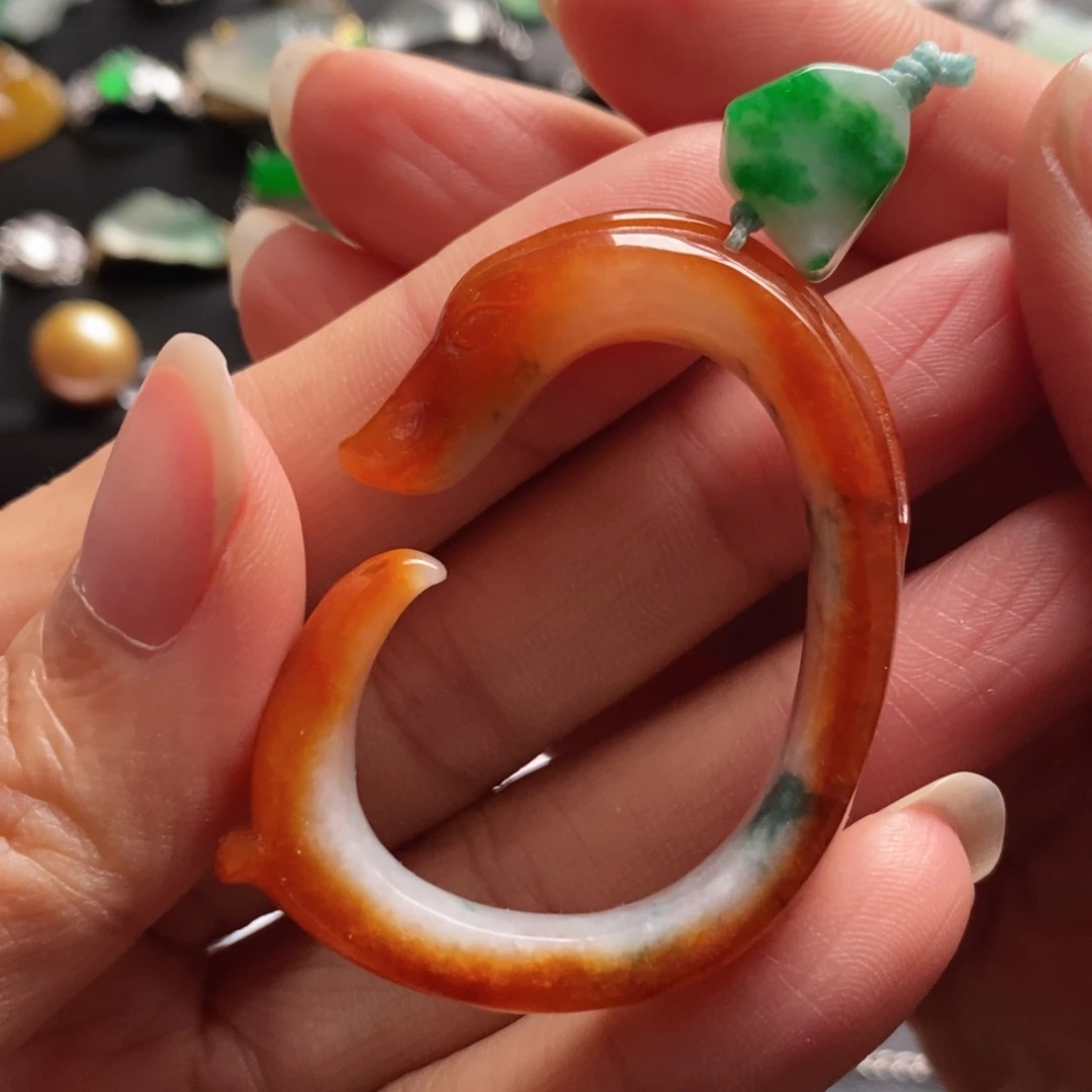 翡翠未镶嵌颈饰缅甸