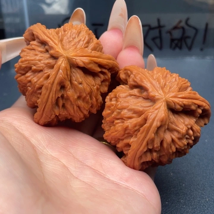 张***生文玩核桃吊坠白狮子