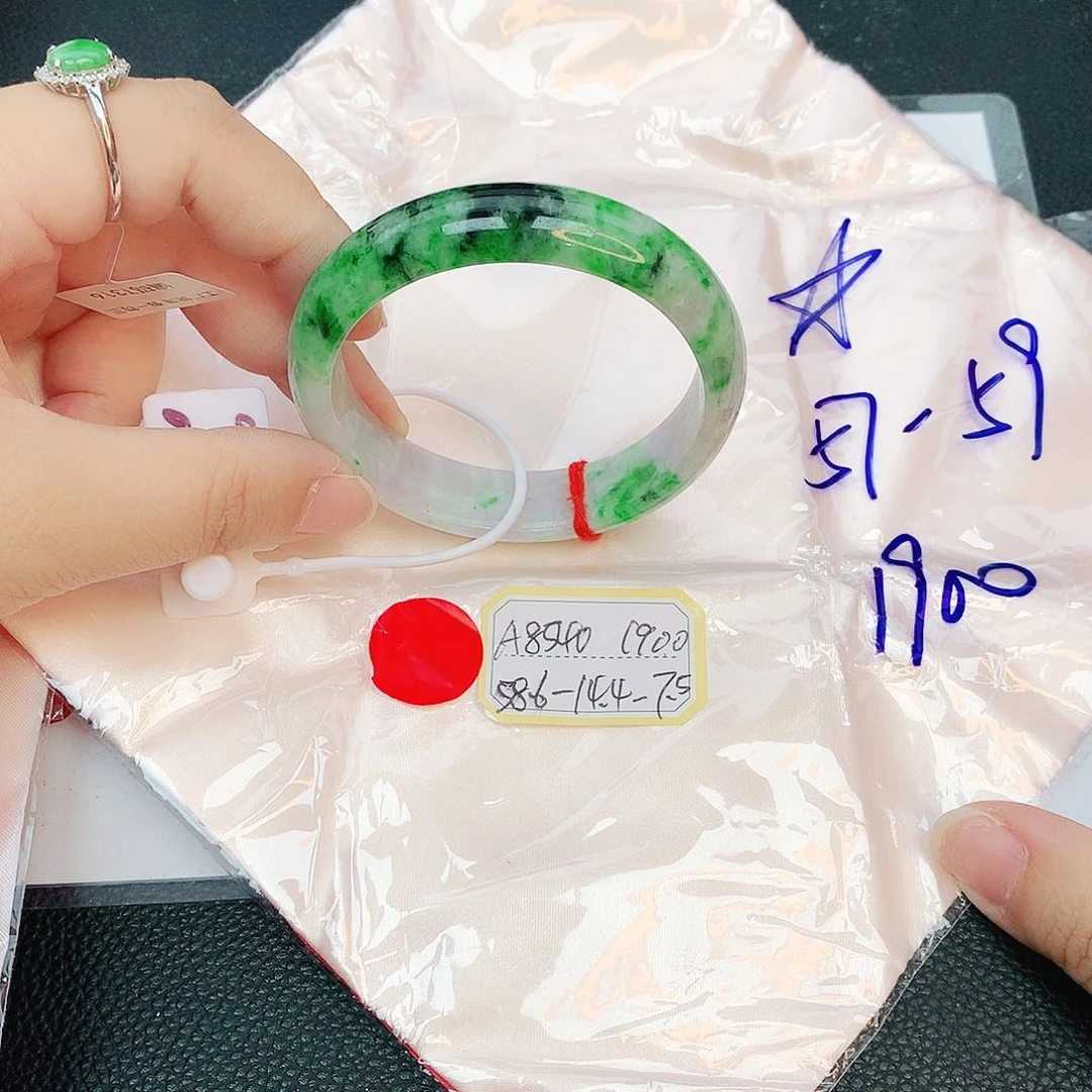 翡翠手镯未镶嵌缅甸翡翠