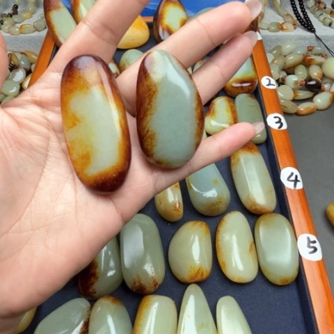 和田玉颈饰未镶嵌大****部