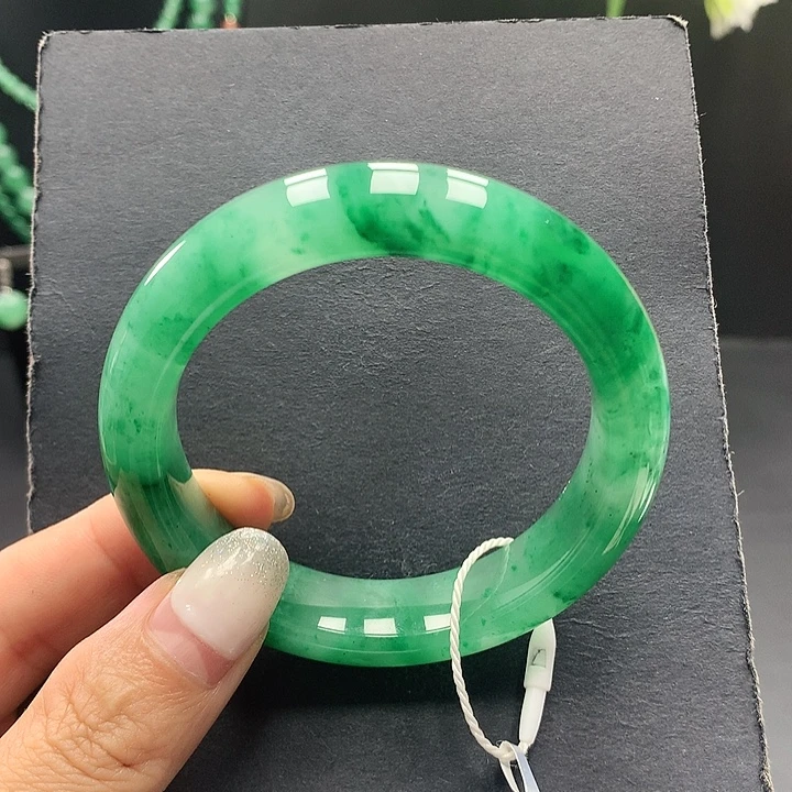 鞍***理未镶嵌手镯石英质玉