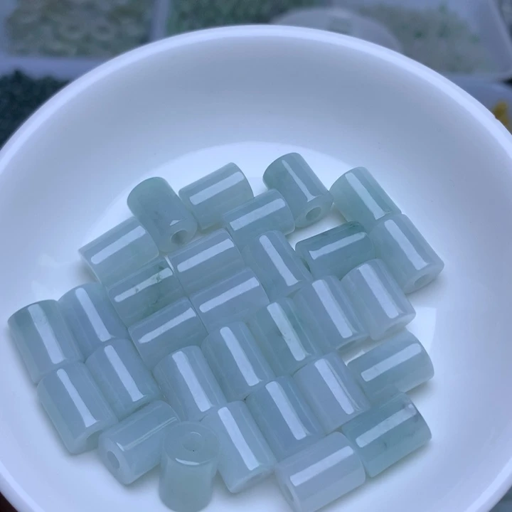 散珠翡翠卡8.7乘11.7飘花桶珠3个