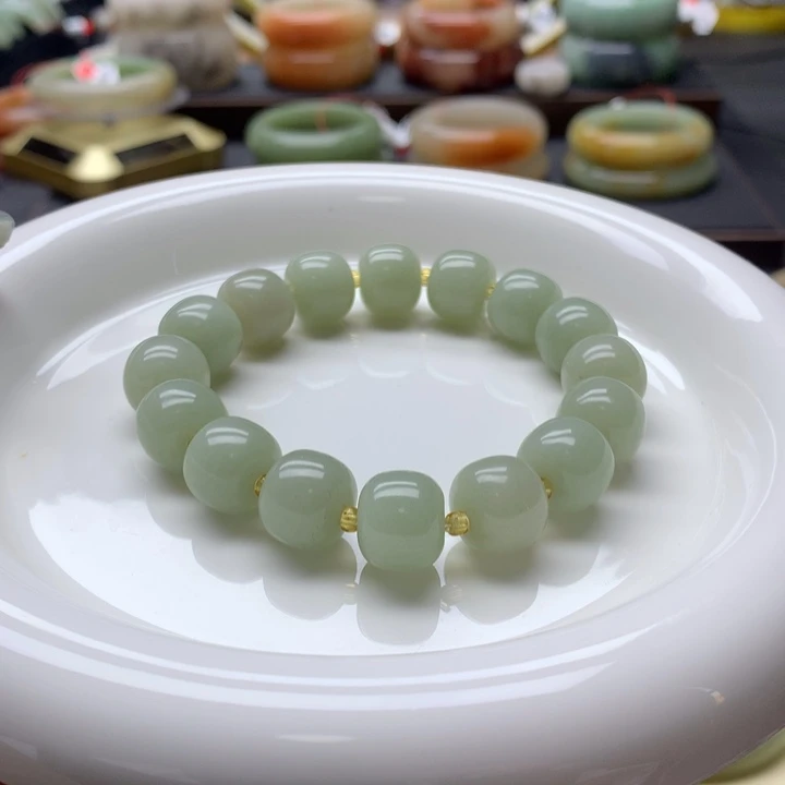 未镶嵌手镯石英岩玉