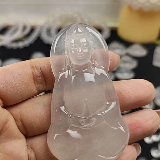 石英质玉未镶嵌颈饰俄白