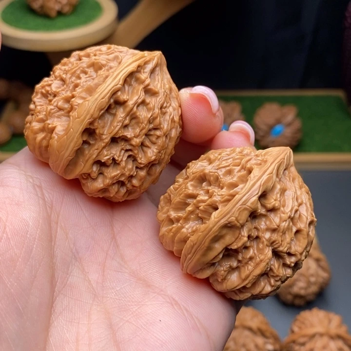 文玩核桃把件霸**爷南疆石