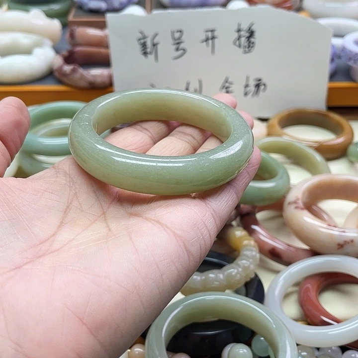 未镶嵌手镯石英质玉千***娟