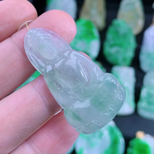 天然A货翡翠高冰种翡翠素衣观音 货号:A207042尺寸:43.7-24-4.5mm