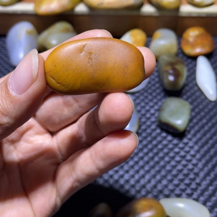 和田玉未镶嵌珠宝奇石