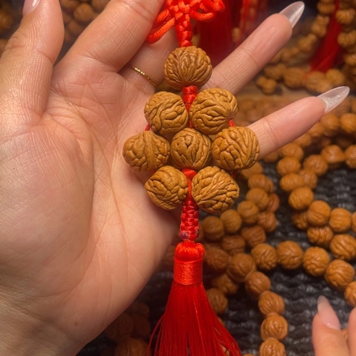 木质类龙纹桃枭挂件