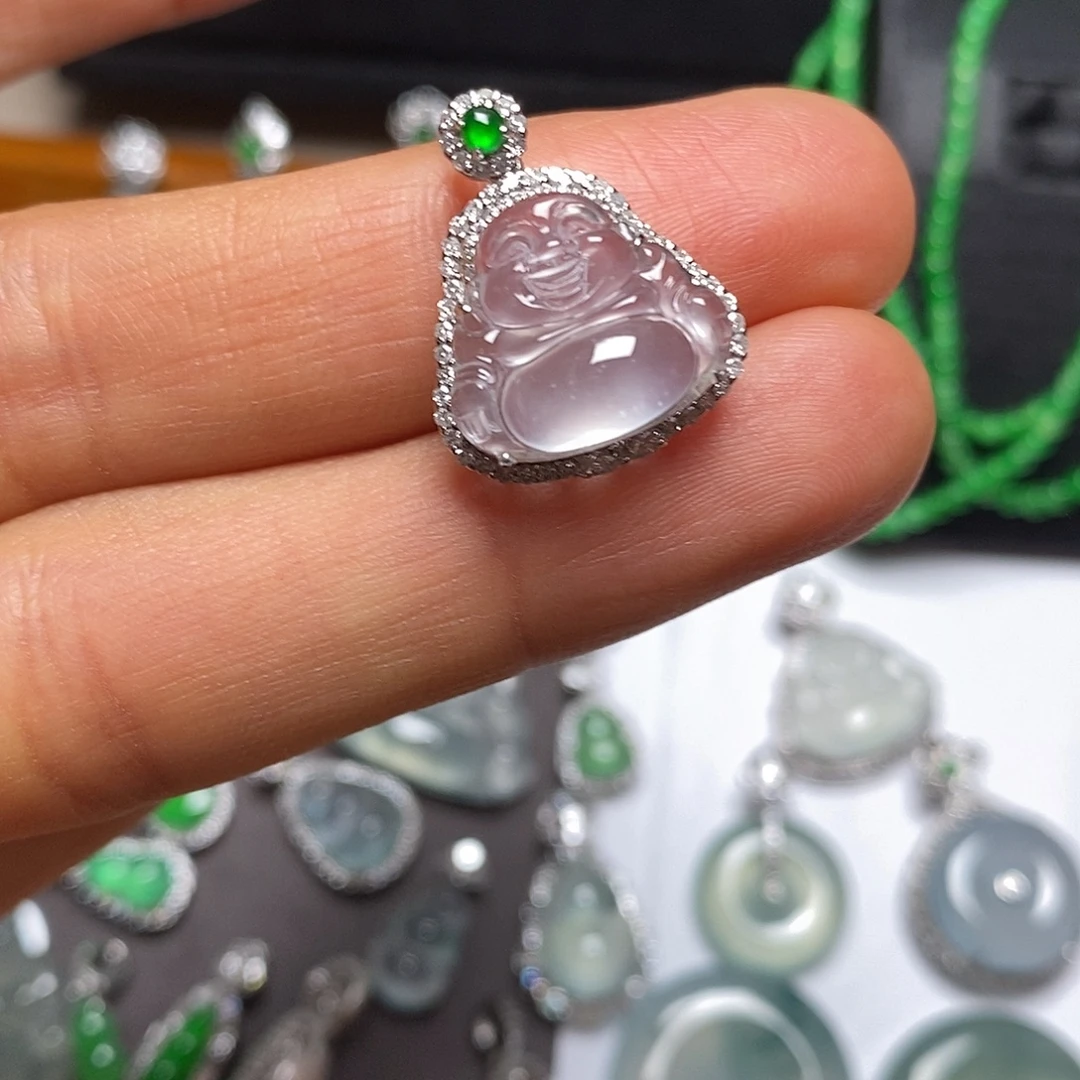 翡翠18K金镶嵌颈饰吊坠