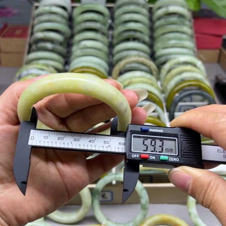 蛇纹石玉未镶嵌手镯6