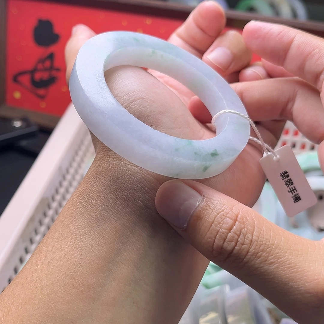 定制翡翠未镶嵌翡翠手镯