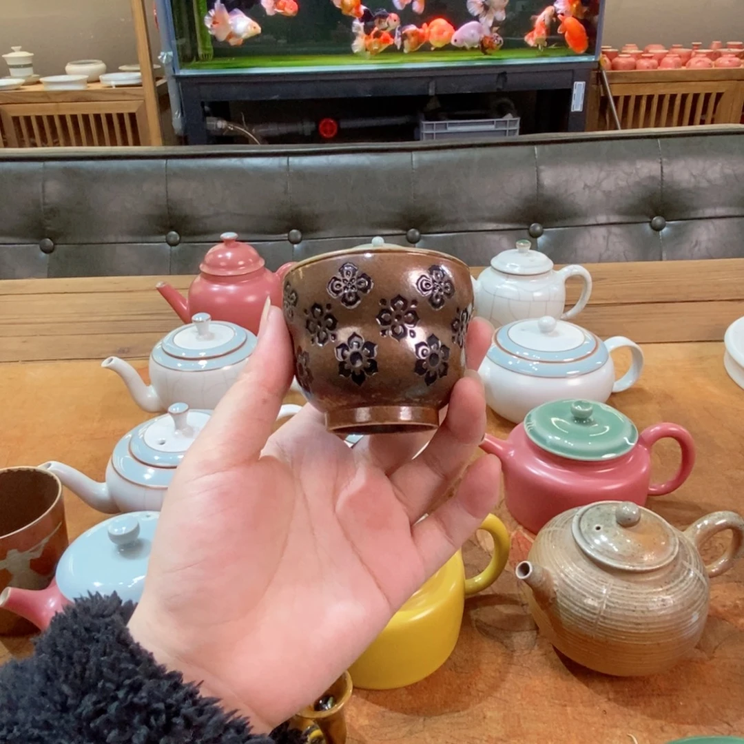 朱砂胎草木灰黑釉宝相花