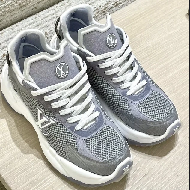 未使用 LouisVuitton/路易威登 15585002全新灰色运动