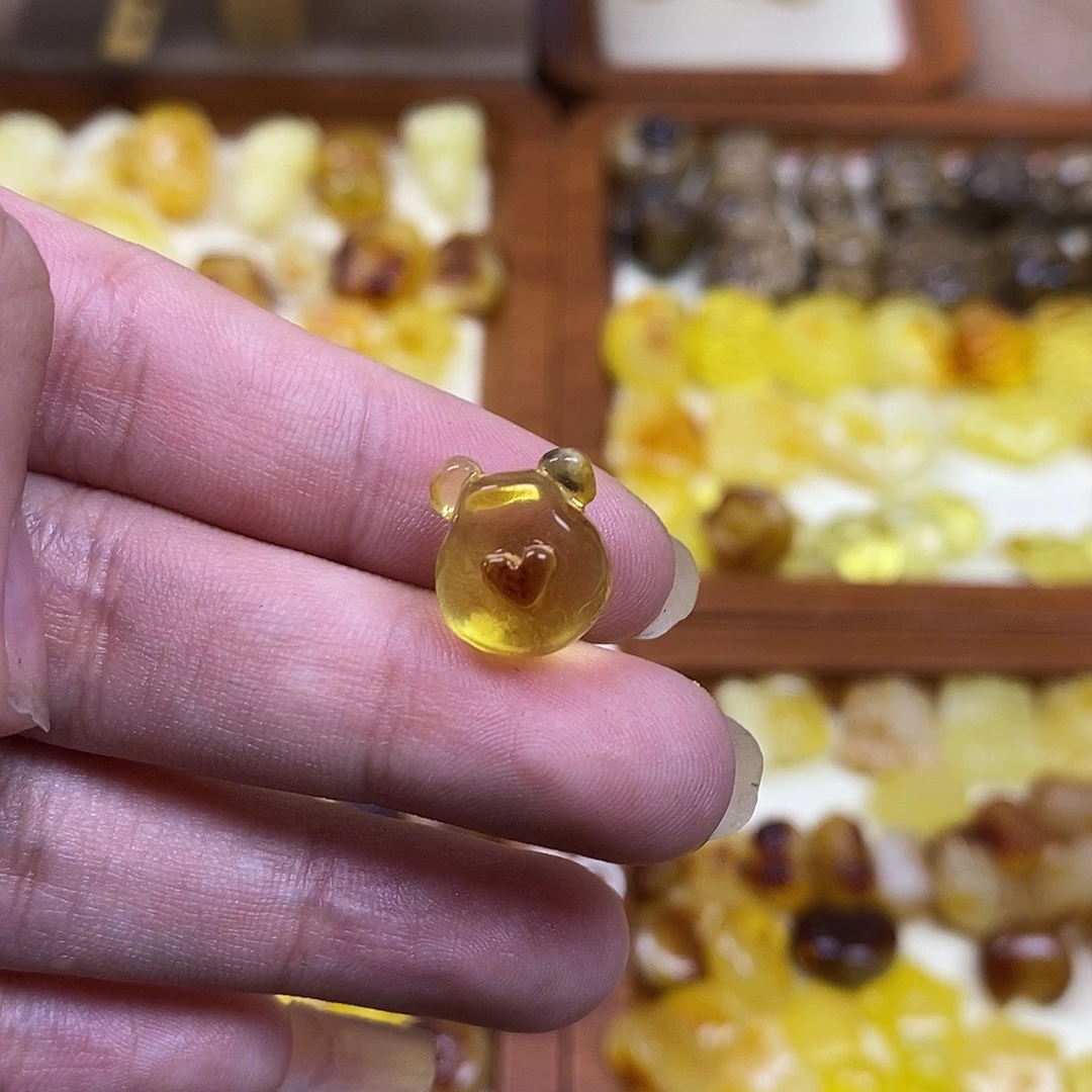 琥珀未镶嵌珠宝奇石