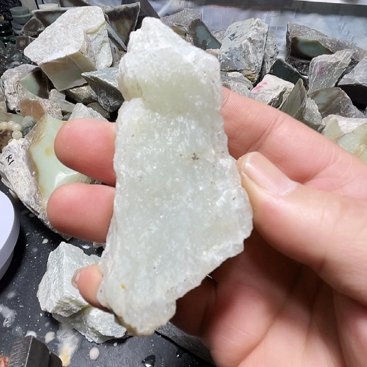 和田玉（糖玉）未镶嵌珠宝奇石