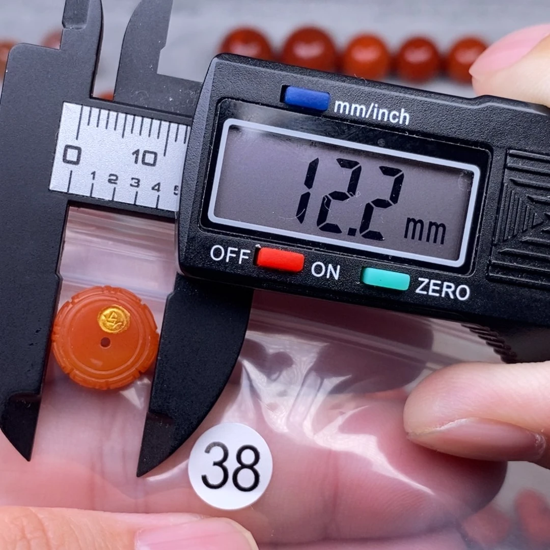 南红玛瑙未镶嵌配饰有瑕疵