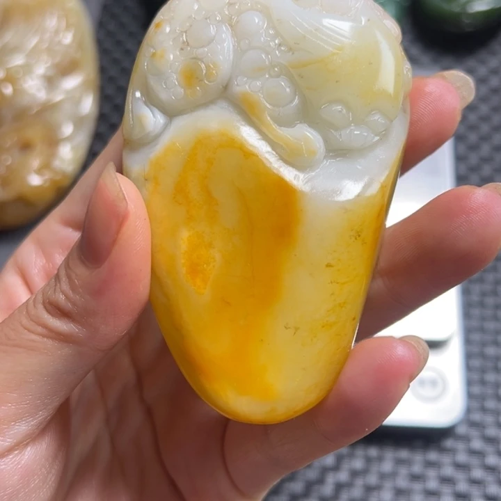 和田玉未镶嵌把件