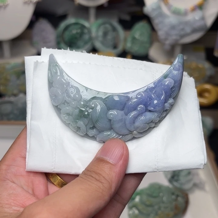 A***y翡翠未镶嵌颈饰吊坠