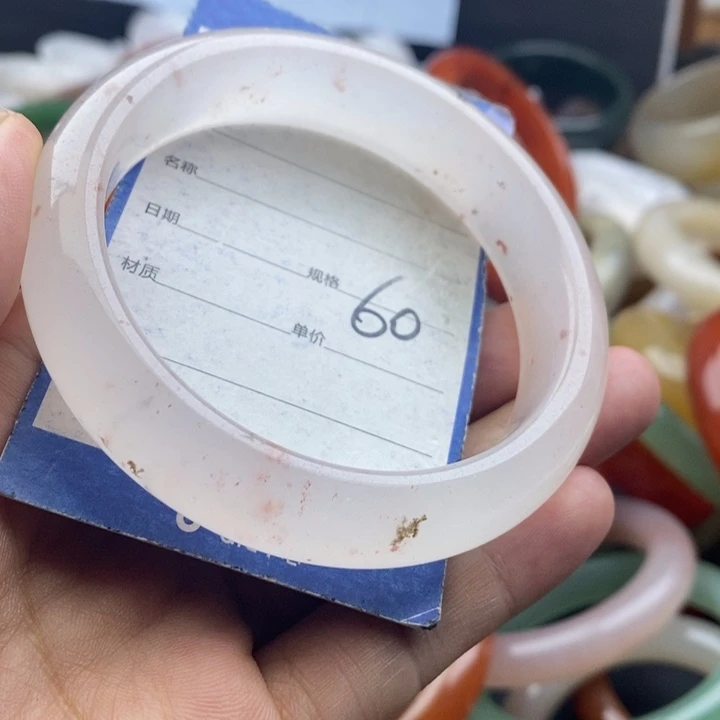 石英质玉手镯未镶嵌