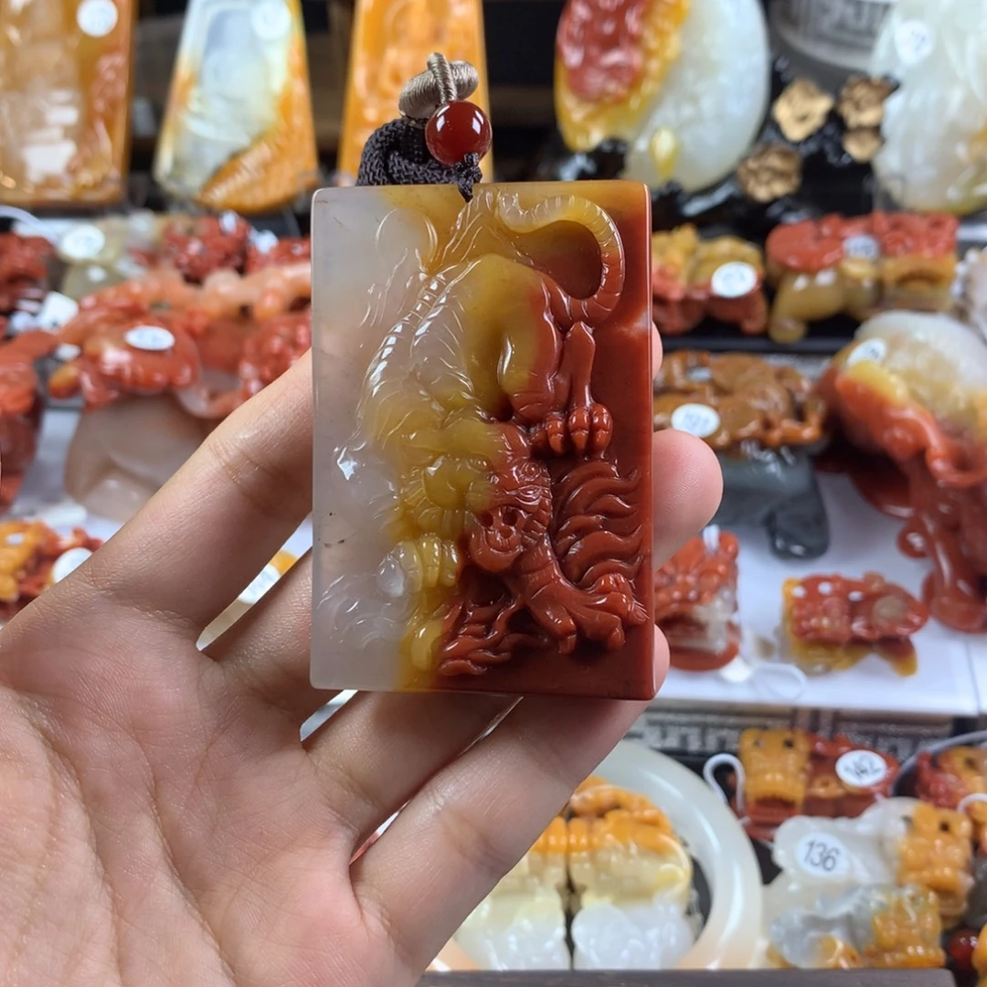 石英质玉（黄龙玉）未镶嵌挂件