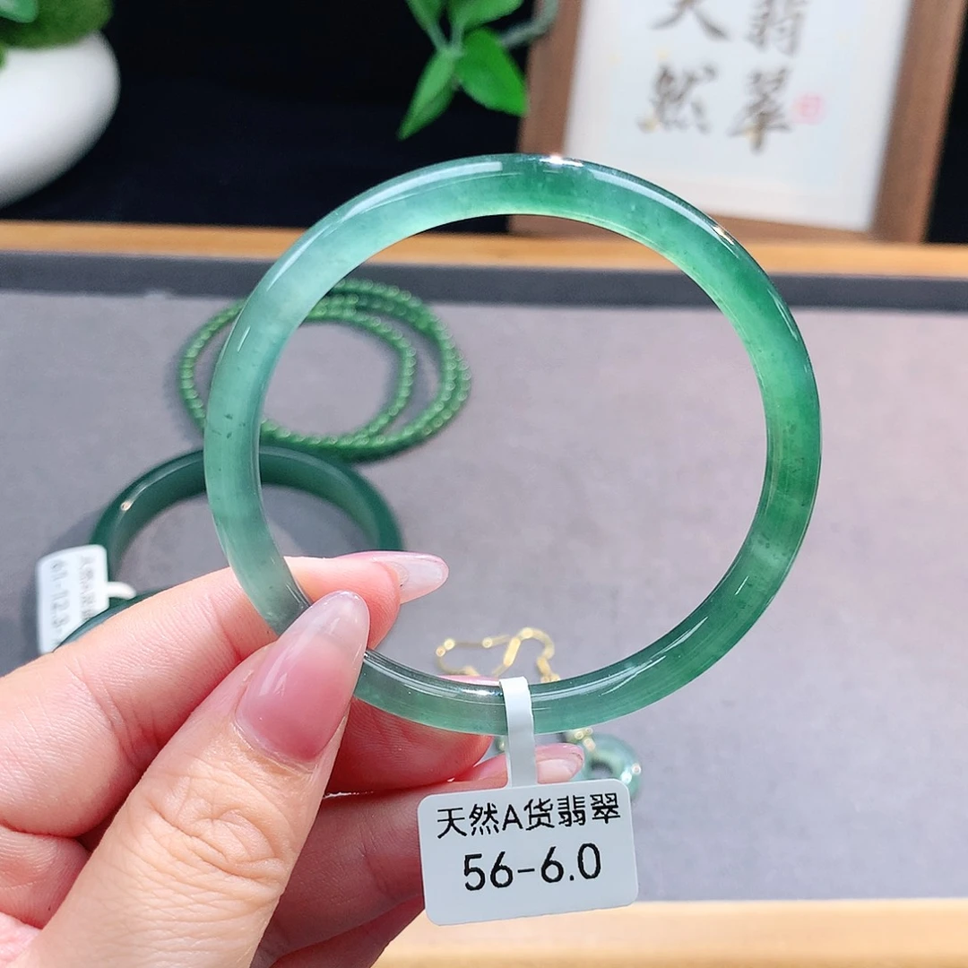 翡翠手镯（圆镯）未镶嵌