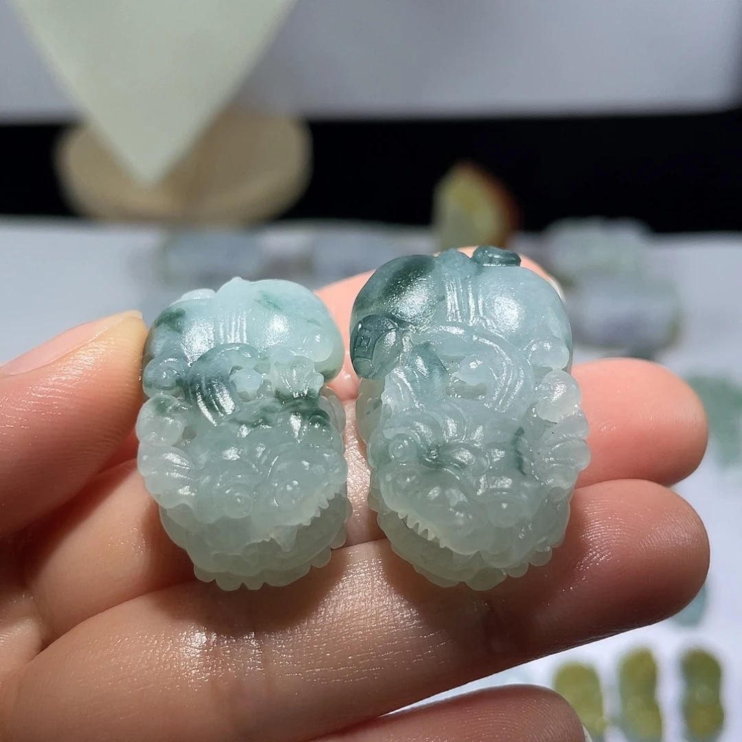 翡翠未镶嵌颈饰貔貅