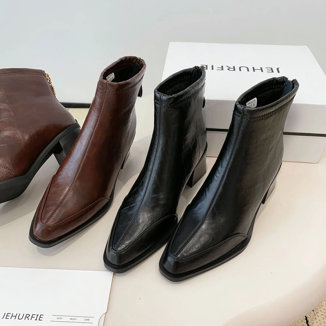 【青春姐专属】女士秋冬新款尖头时装短靴AB23706