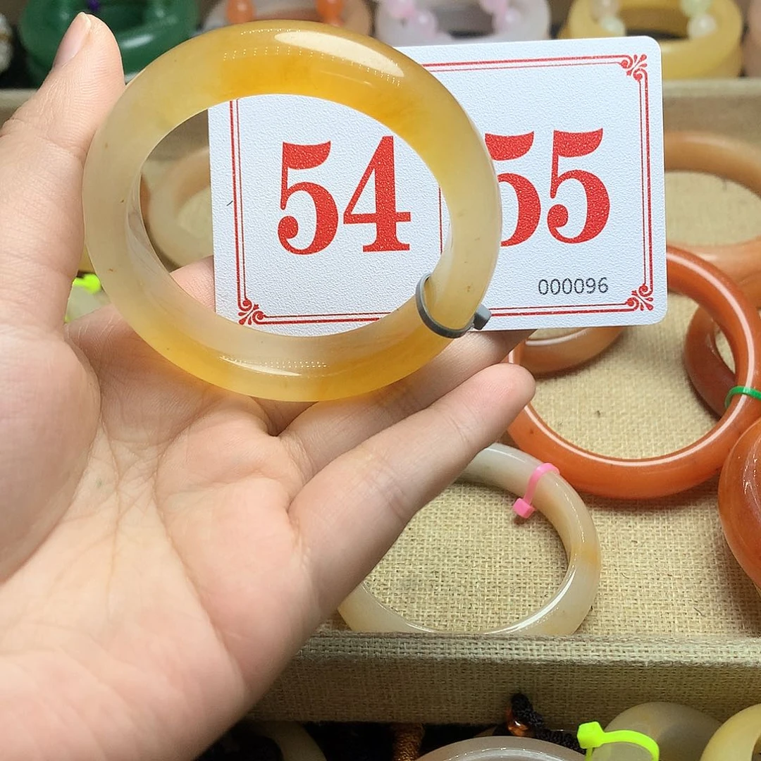 未镶嵌石英质玉（黄龙玉）手镯