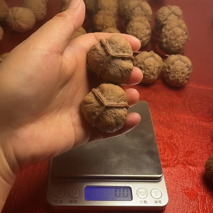 文玩核桃把件闷尖三棱正奔8号