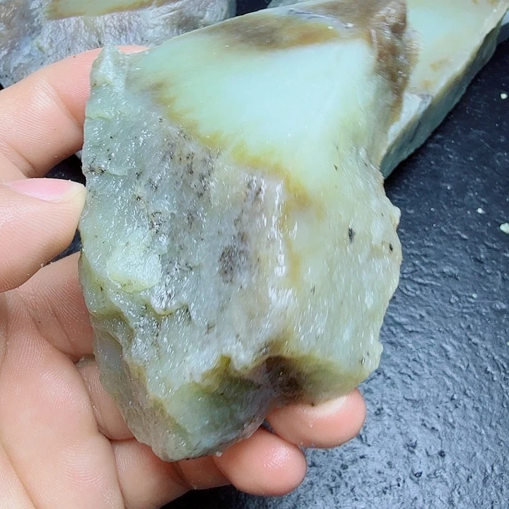 和田玉（糖玉）未镶嵌珠宝奇石