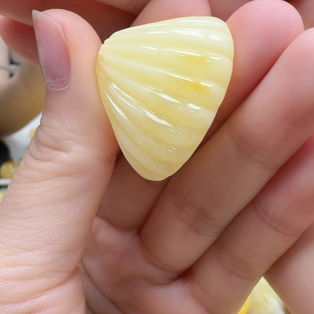 琥珀未镶嵌珠宝奇石吊坠