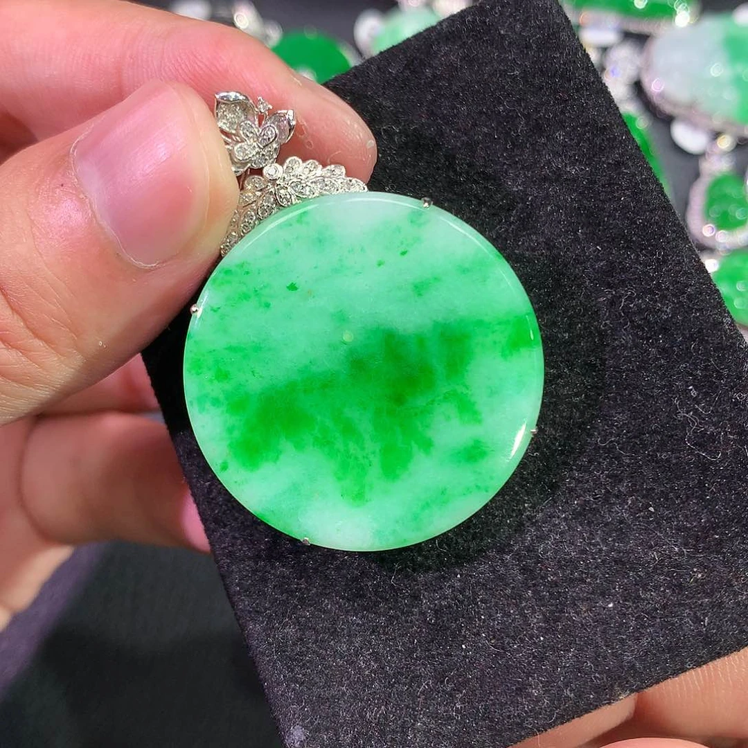 翡翠吊坠(赠链)18K金镶嵌