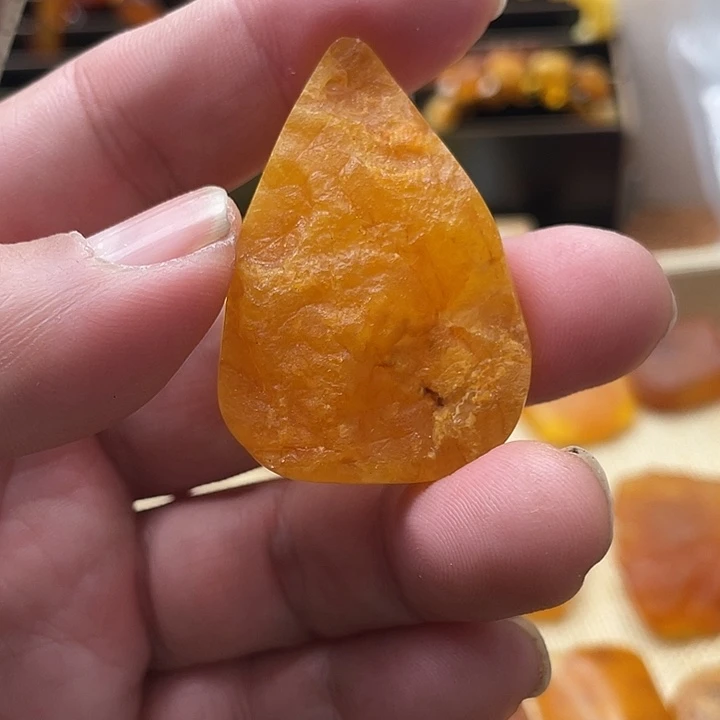 琥珀未镶嵌套链吊坠