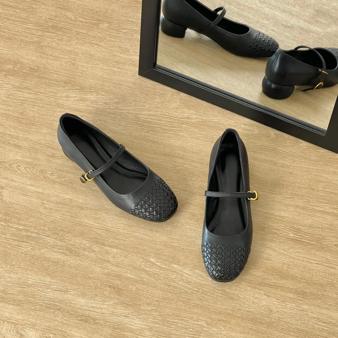 HUSSLOVE 头层牛皮·跟高3CM·复古水洗编织拼接圆头一字扣单鞋女