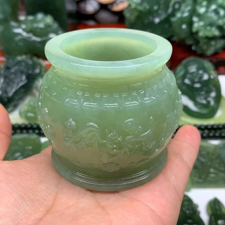 朝***露蛇纹石玉未镶嵌颈饰