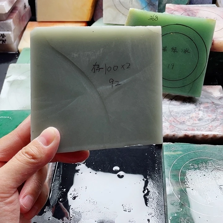 石英质玉未镶嵌手镯定制