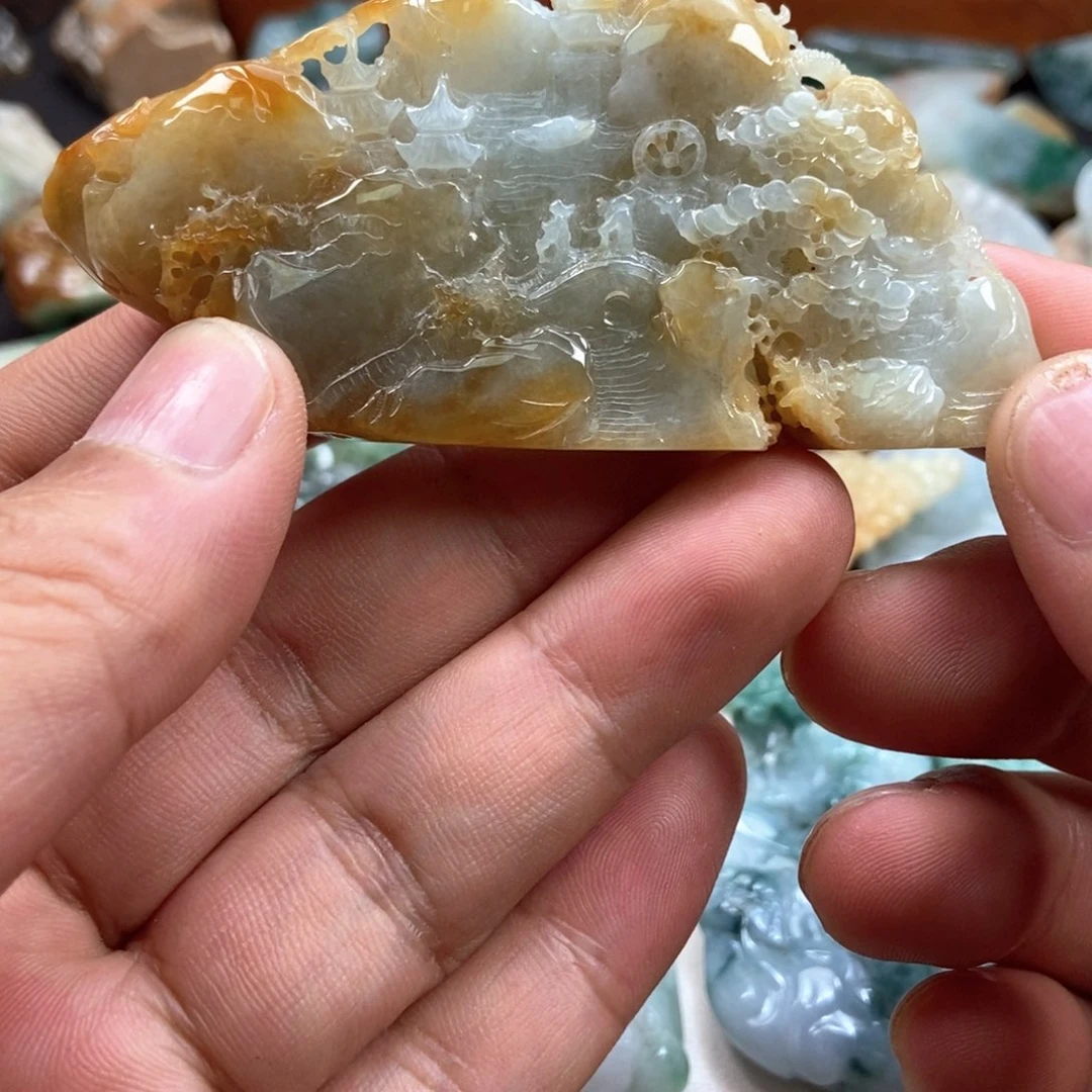 翡翠未镶嵌颈饰摆件
