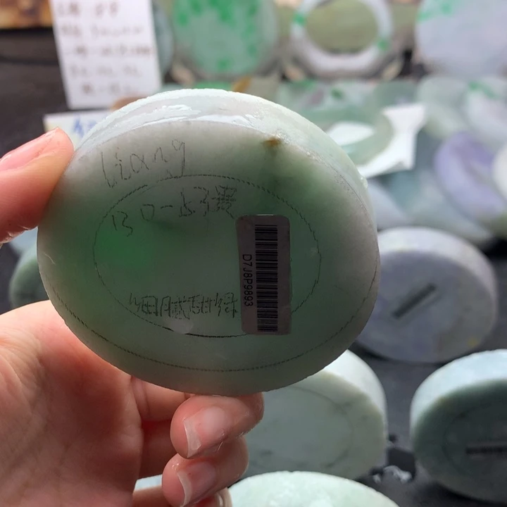 未镶嵌细腻甜绿定制翡翠